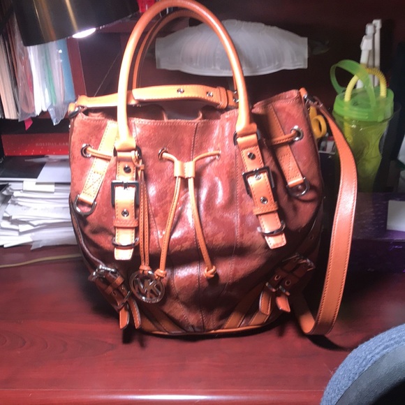 Micharl Kors Beautiful distressed leather Michael Kors Tote in brown - Picture 4 of 7